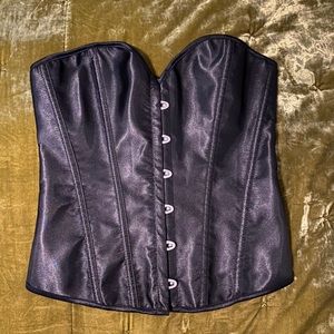 Corset! Love love !!! 🖤🖤🖤🖤